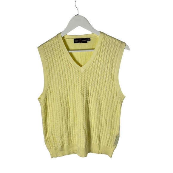 daily sports Other - Yellow Cable knit vest
Sweater vest 
Daily sports  
Pullover  

Size XL